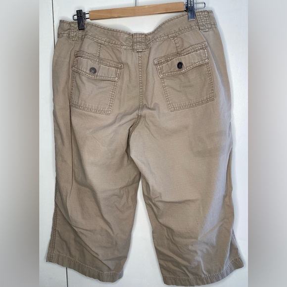 Calvin Klein khaki Bermuda shorts size 16. - Picture 2 of 9
